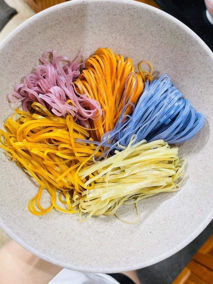 Làm cho bữa ăn thêm nhiều màu sắc với mỳ chũ ngũ sắc Hiền Phước